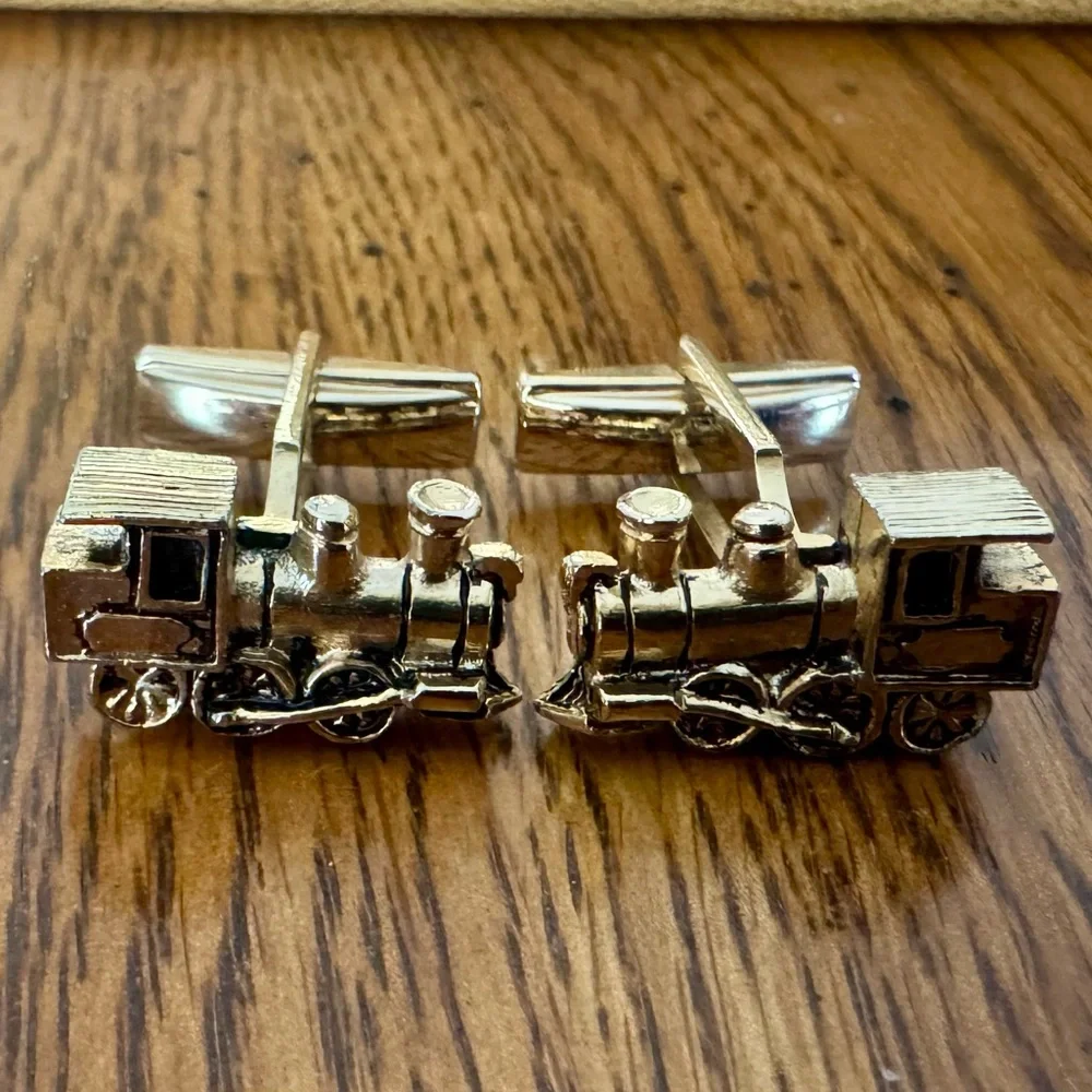 Vintage Sarah Coventry Gold Tone Locomotive Train Cufflinks